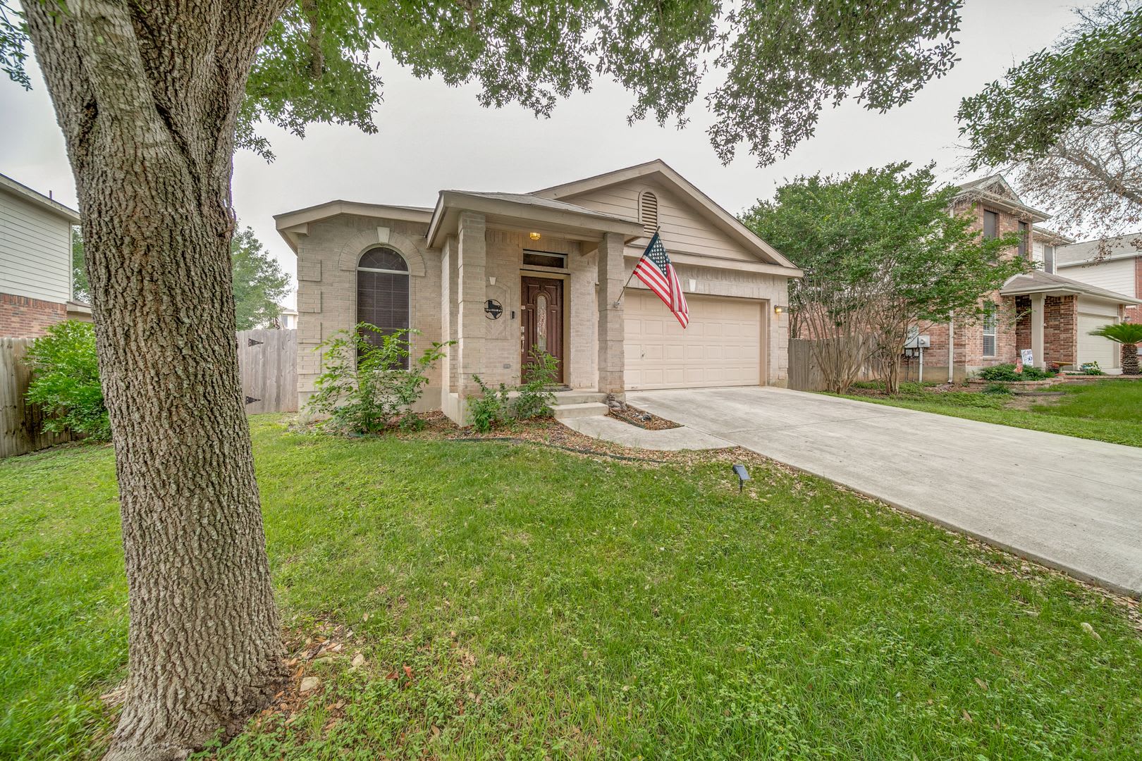 3-BEDROOM, SINGLE-STORY HOME IN CIBOLO – photo 2