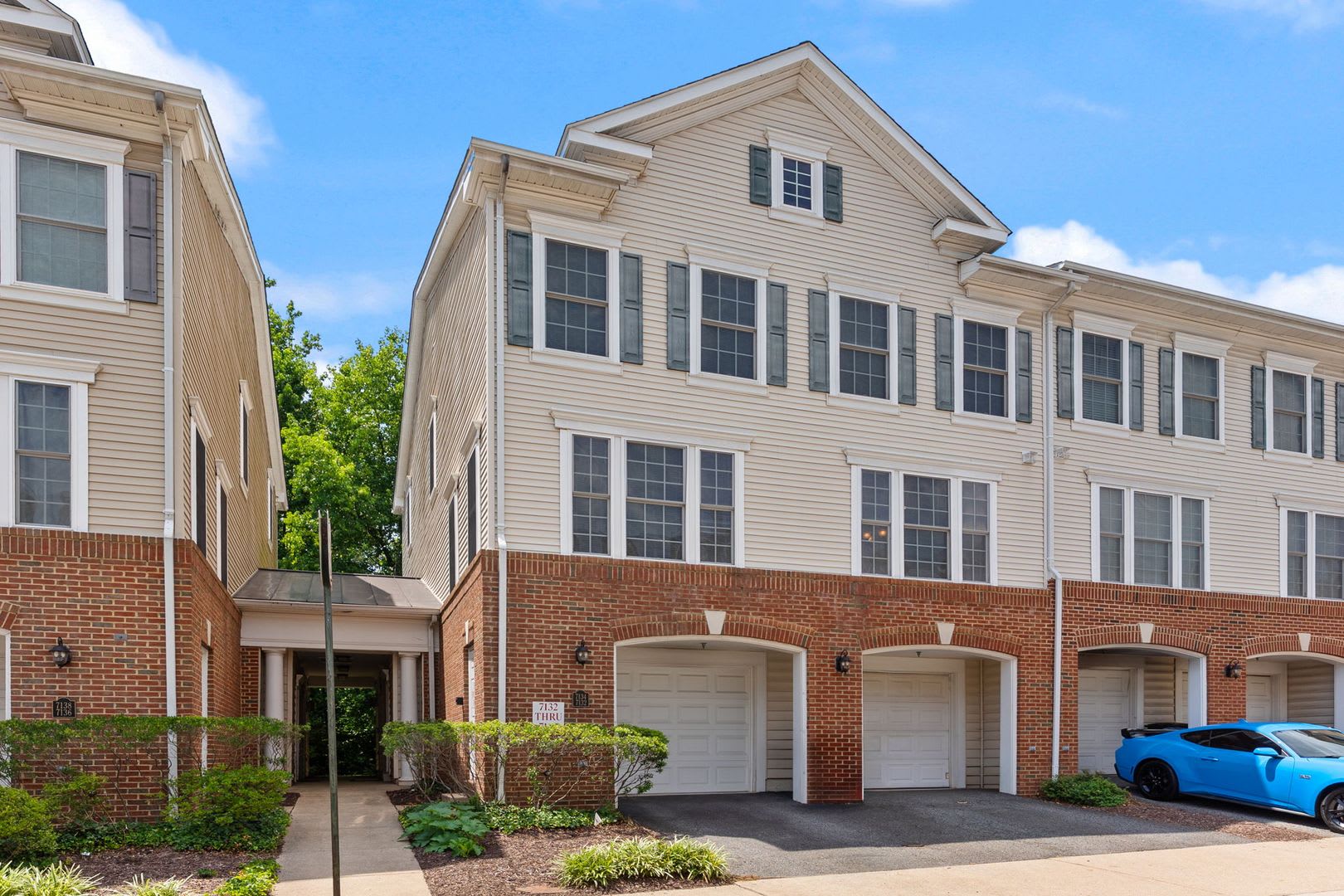 Beautifully Maintained Alexandria Townhome Minutes from Fort Belvoir & Old Town – photo 2