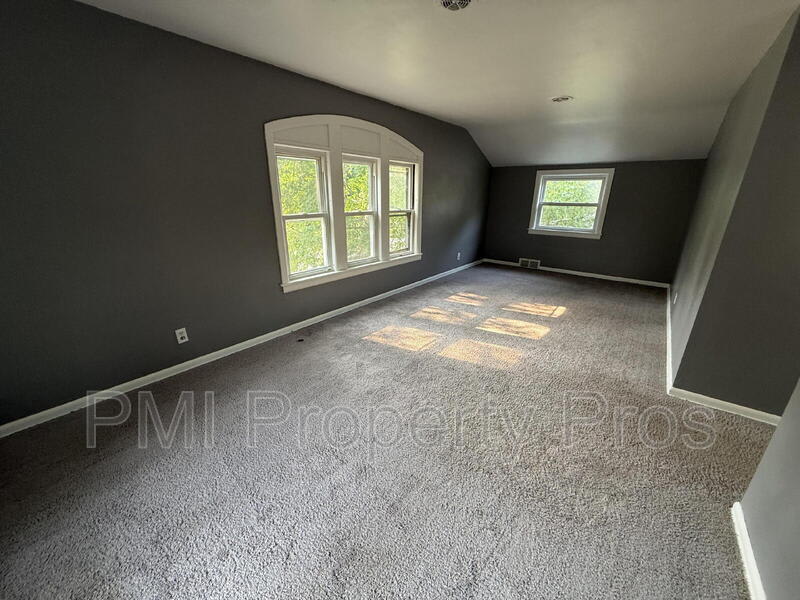 6618 N 56th St – photo 1