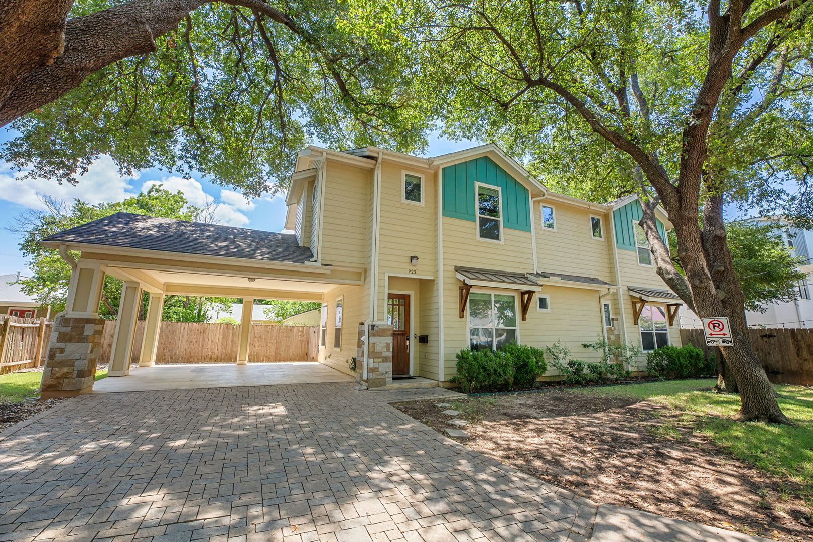 Ut Pre Lease Central Austin 6 Bedroom Home With High End Finishes Large Fenced Turf Yard – photo 3