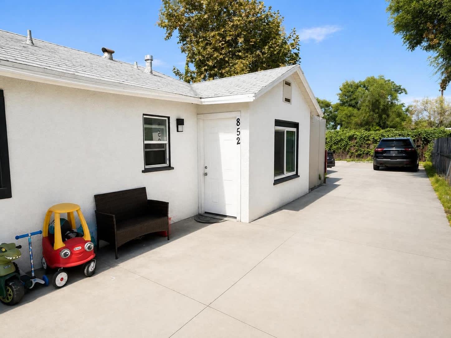 852 North Lugo Avenue – photo 1