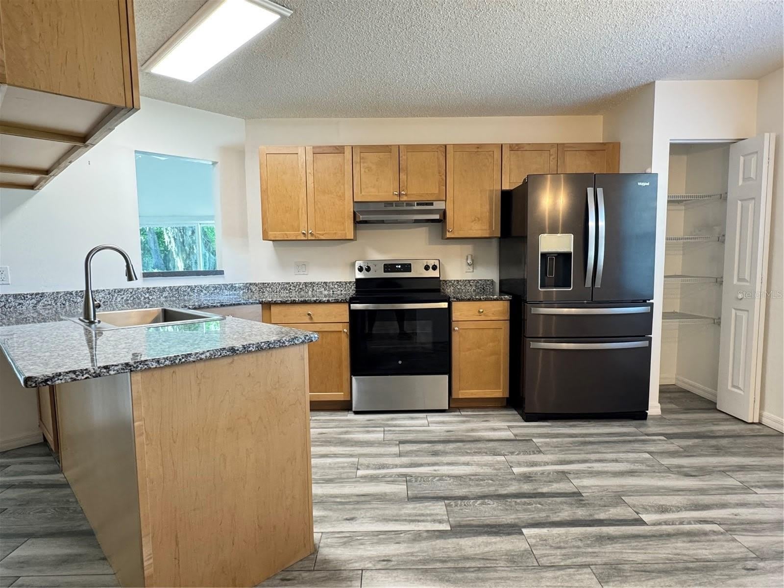 215 FERNWOOD ST – photo 3