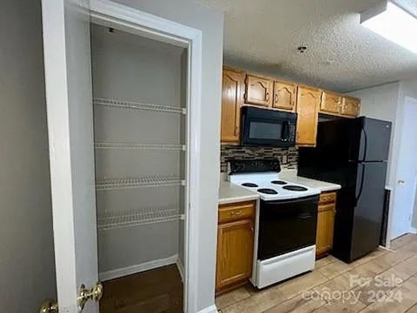 Room in 3 Bedroom Home at Arlyn Cir – photo 3