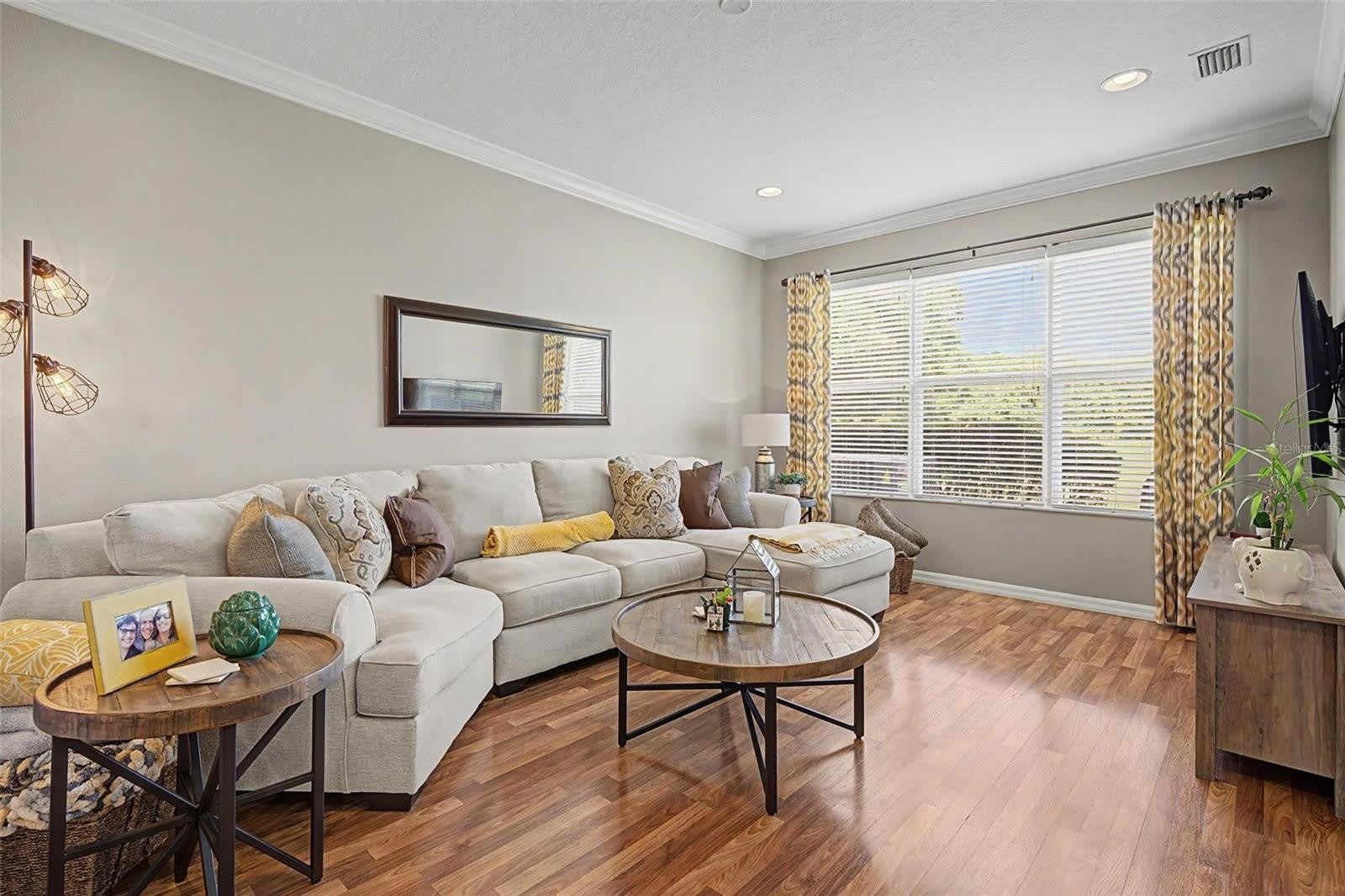 2145 PARK CRESCENT Drive – photo 3