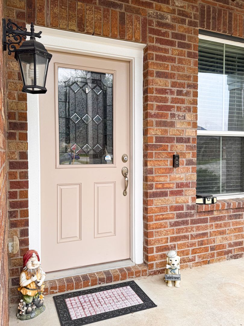 Pending Beautiful Home In Yowell Ranch – photo 5