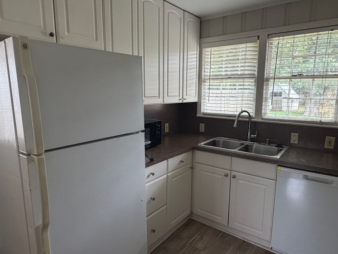 Beautiful 3 Bedroom Home in Broadmoor – photo 4
