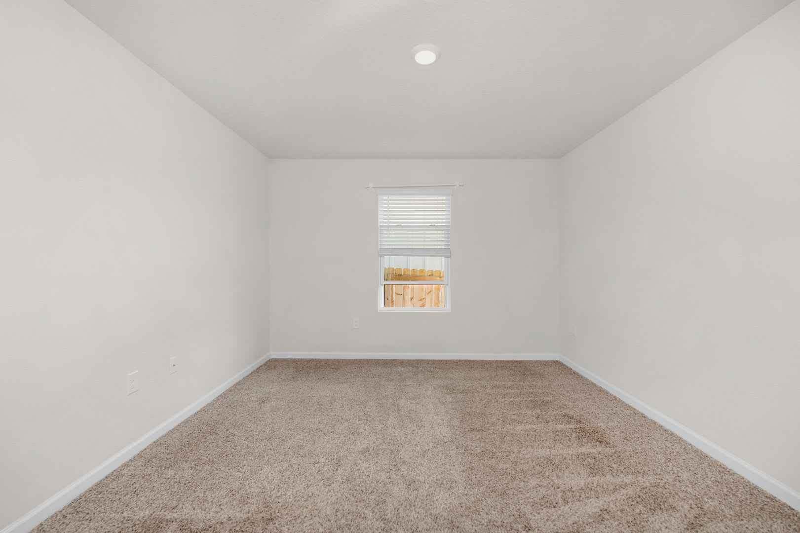 Move-In Ready Guest Room in Fallschase – photo 4