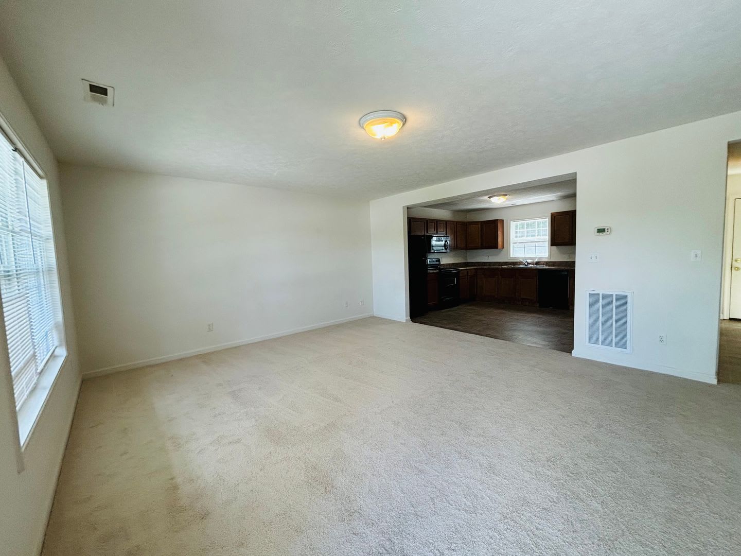 3 Bedroom 2.5 Bath Townhouse – photo 2