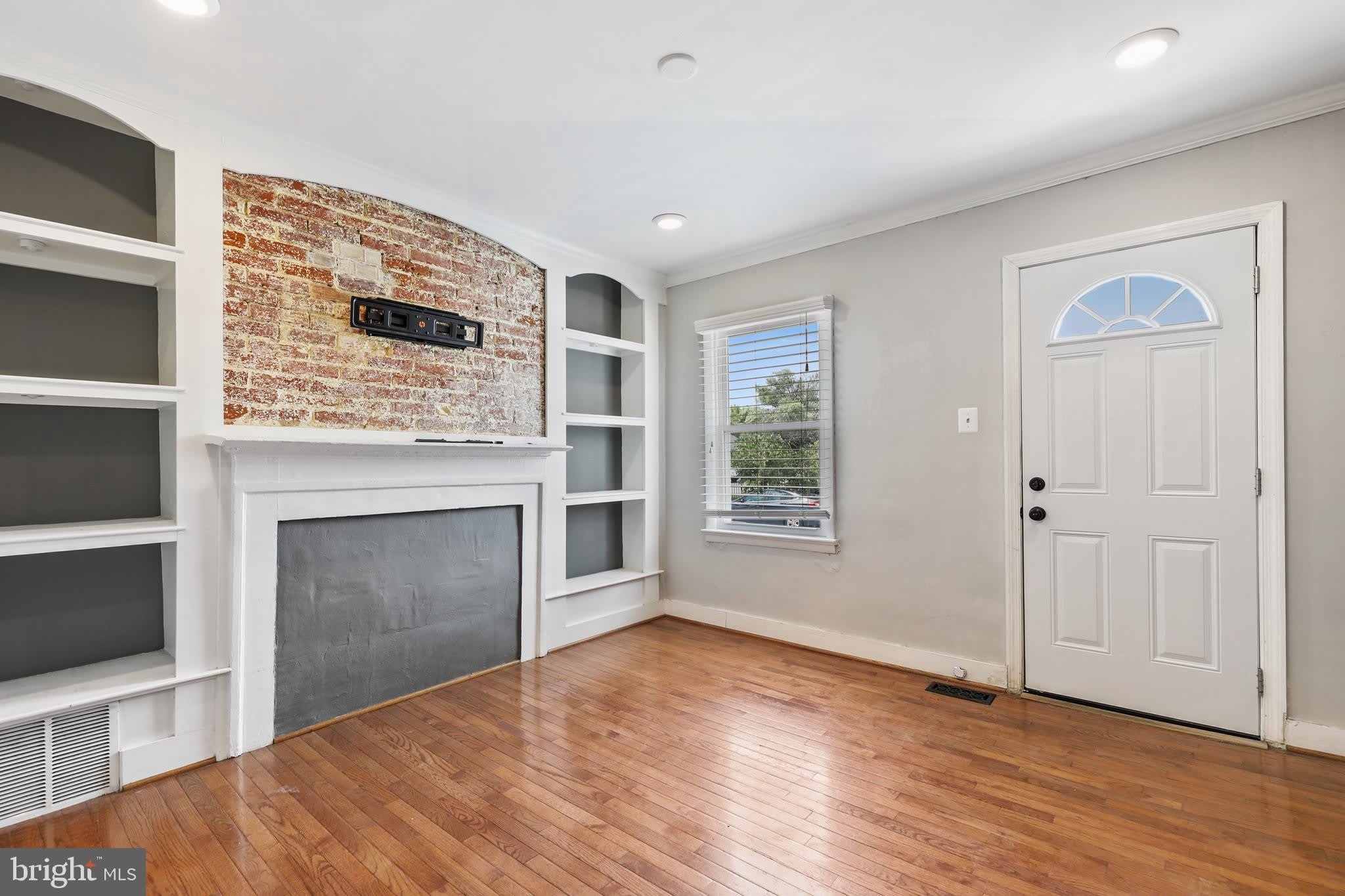 803 S HANOVER Street – photo 4