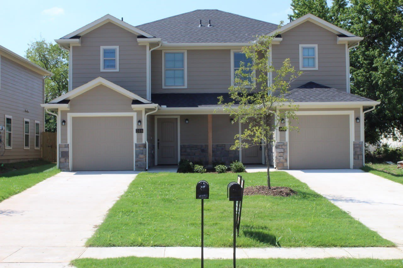 208 W Lake Avenue – photo 2