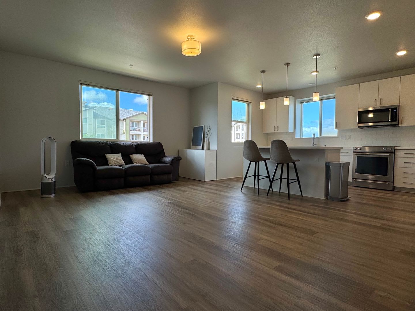 3 Bedroom Corner Unit Available in Hoopili! Pet Friendly! – photo 1