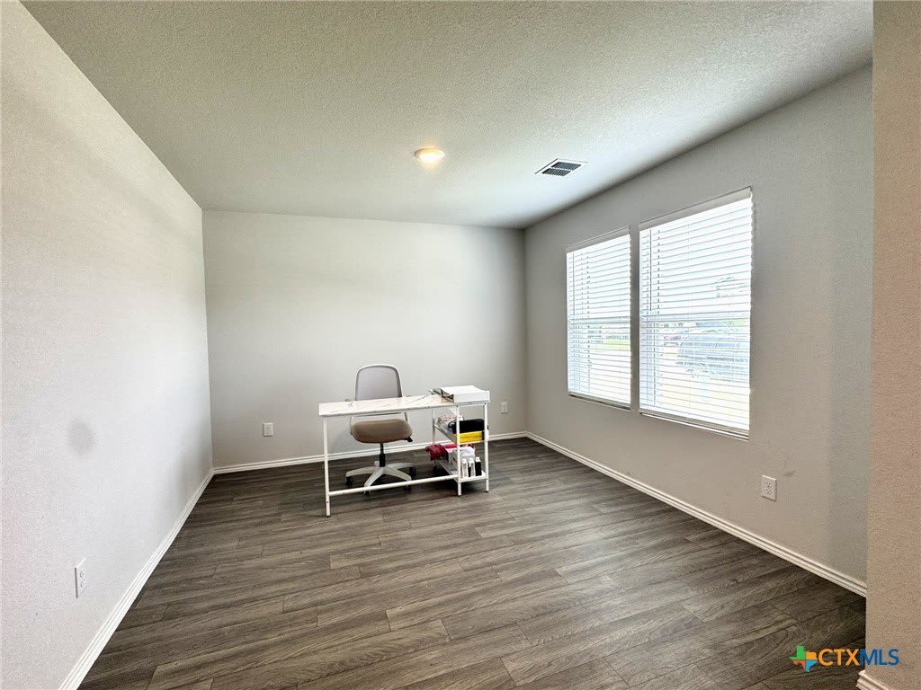 404 Jean Street – photo 3