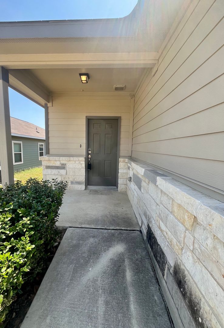 3 2 Single Story Conveniently Locate To Highway Yet Tucked Away In The Community New Heb Coming Soon – photo 5