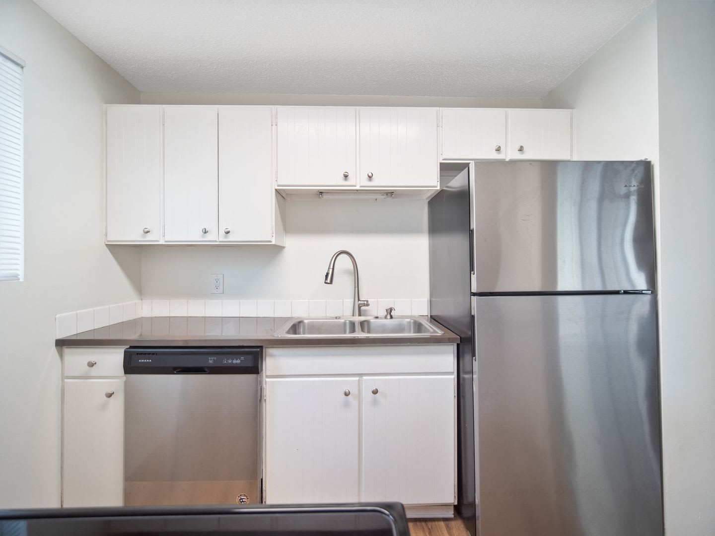 RENOVATED 1BD/1BA MILLWOOD APARTMENT – photo 4