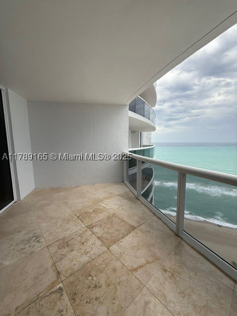 18911 Collins Ave – photo 2