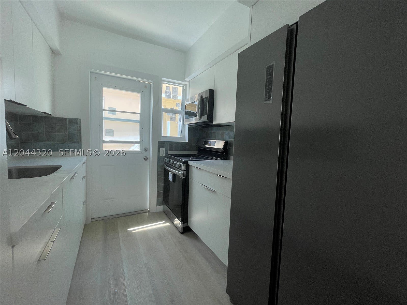 2120 Biarritz Dr – photo 4