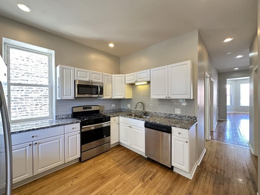 2047 Fullerton – photo 3