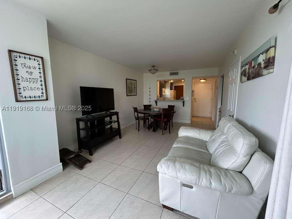2899 Collins Ave – photo 2