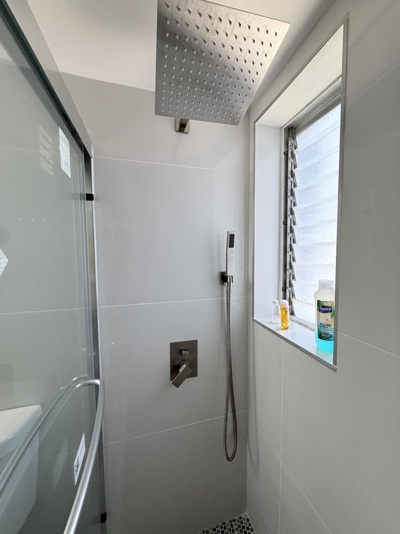 Recently Renovated Bright & Spacious 1-Bedroom, 1.5-Bathroom Condo in Miami Beach – photo 5