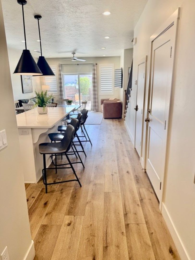 Flexible lease options! Spacious Townhome in Washington – photo 5