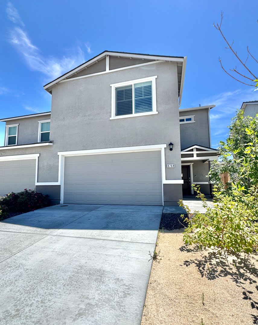 Beautiful Newer 3 Bedroom Townhome In The North Valleys – photo 2