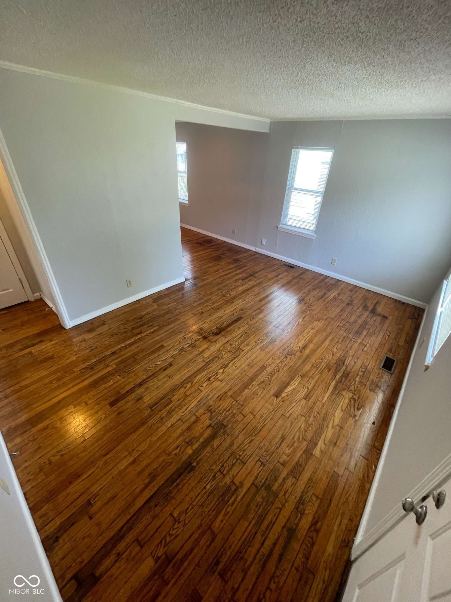5819 Greenfield Avenue – photo 2