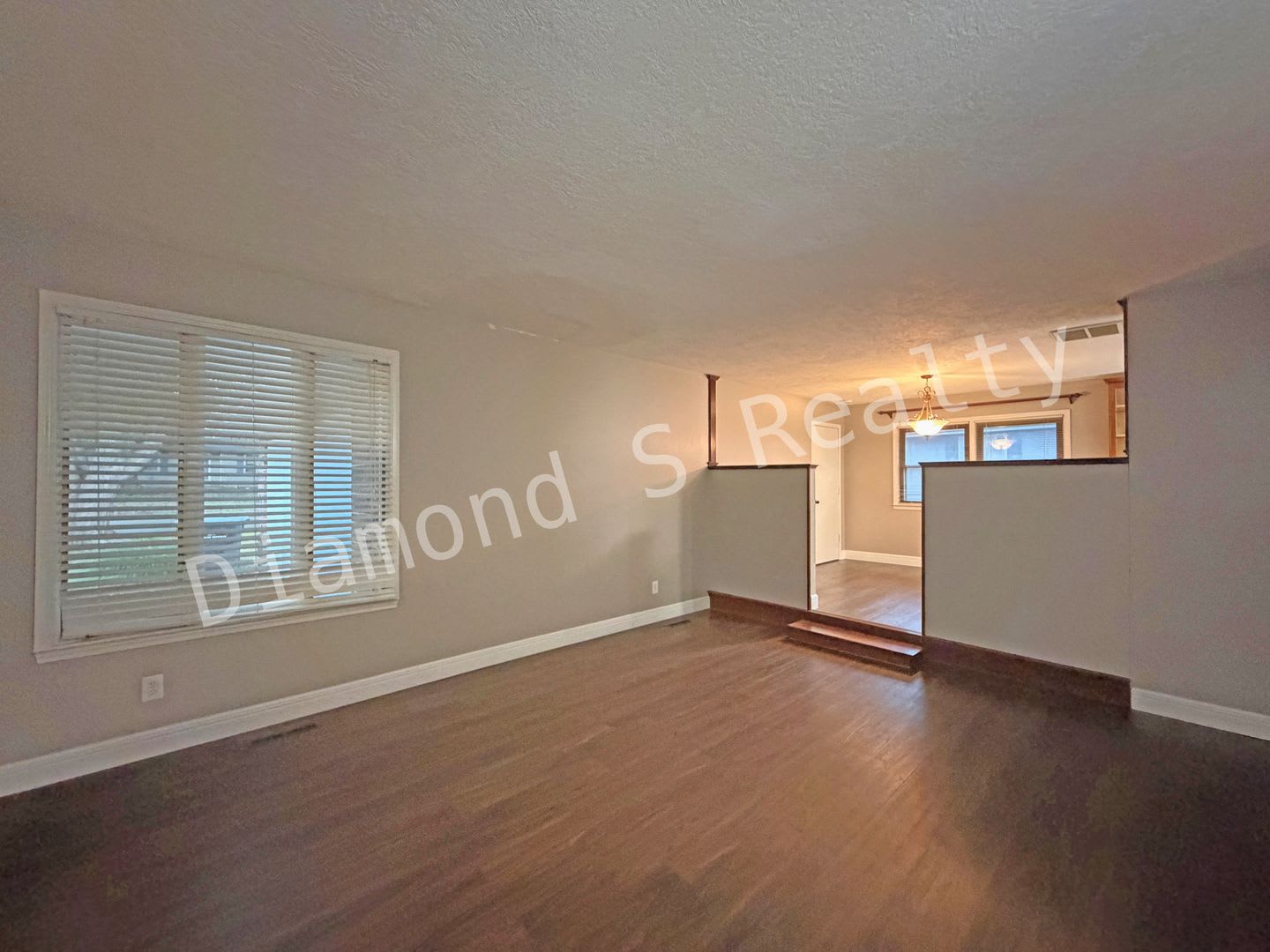 Beatiful 3-Bedroom Home Near Walnut Lawn & National! – photo 3