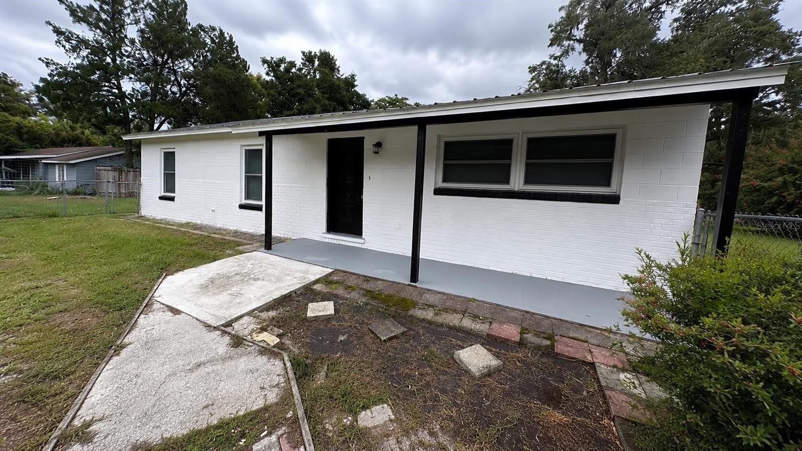 2401 NE 19TH Avenue – photo 2