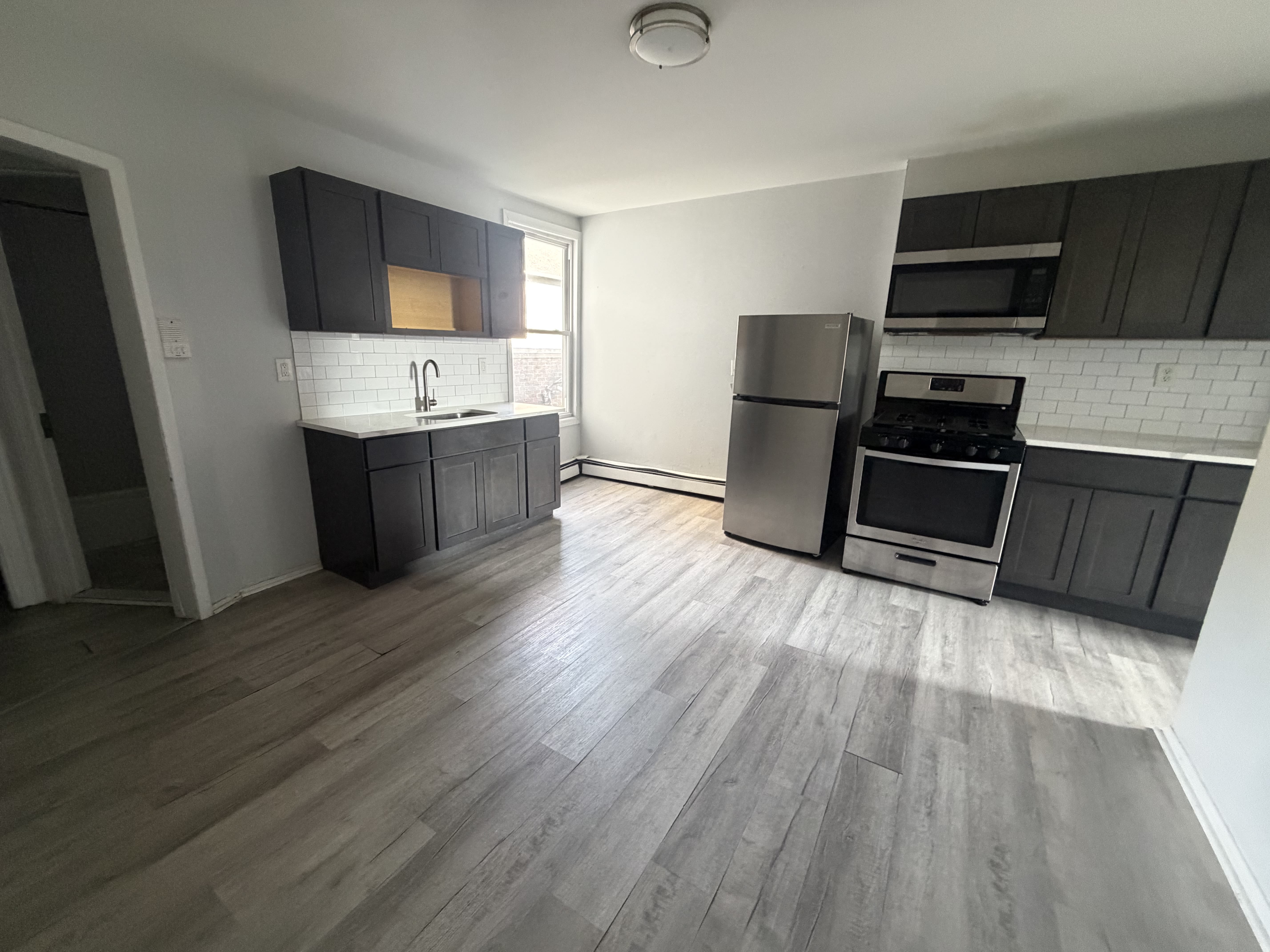 970 Broadway – photo 1