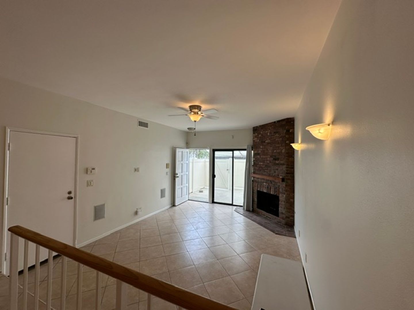 Calabasas 2+3 with bonus room located in a great community – photo 4