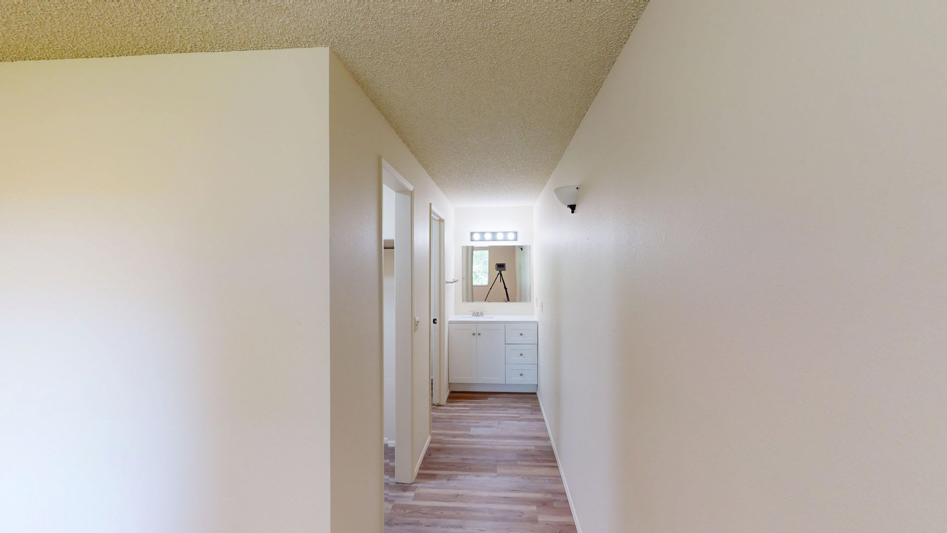 Charming Condo In The Heart Of Oak Harbor Now Offering A Rare 6 Month Lease Opportunity With Possible Month To Month Options After – photo 4