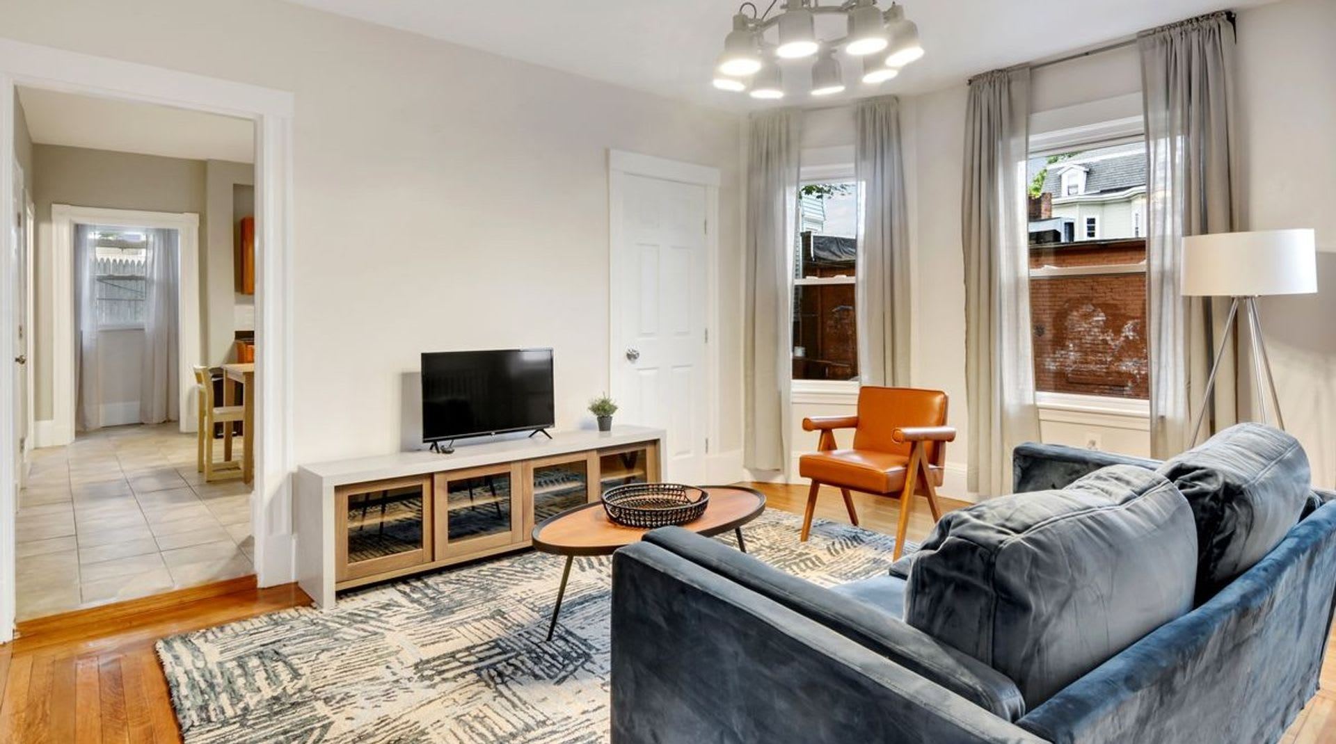 Nice 4.5 bedroom, 2-bathroom unit in lower Allston available for 9/1! – photo 4