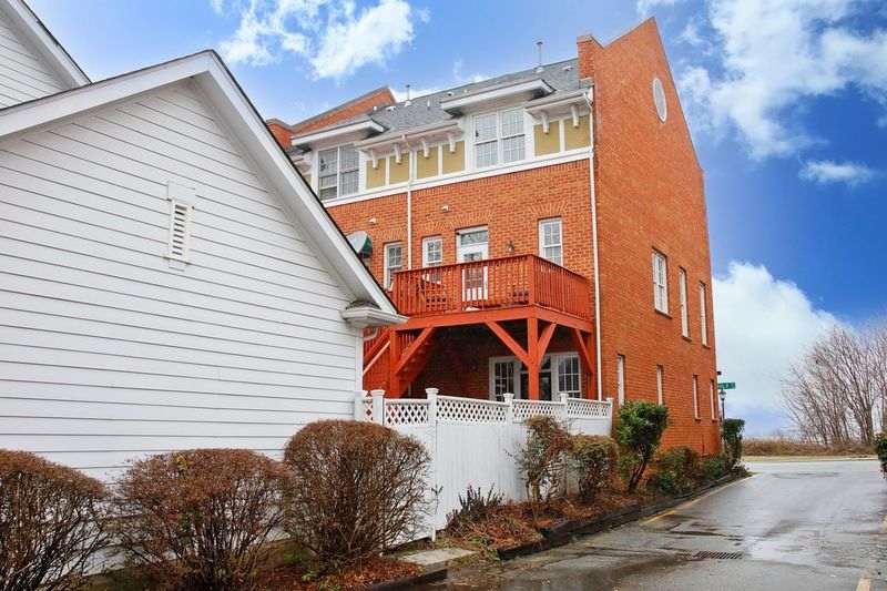 230 Martin Luther King Jr Dr – photo 2