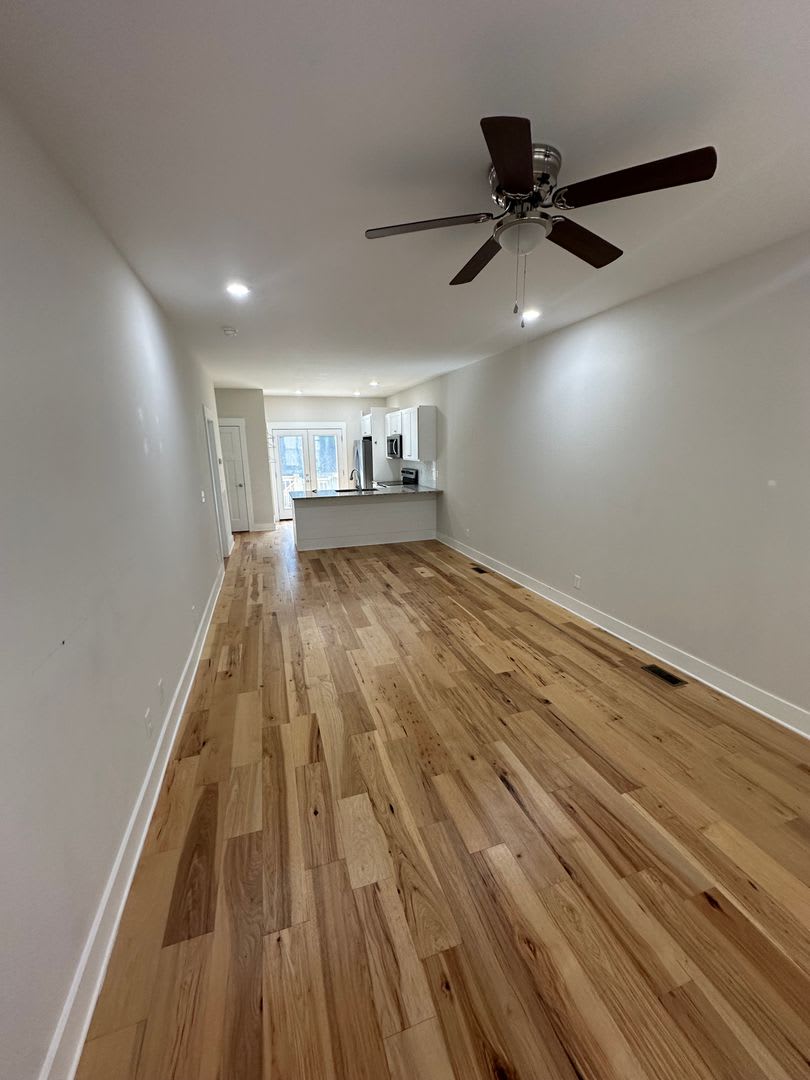 3 beds, 2.5 baths, backyard, 1 car garage! – photo 2