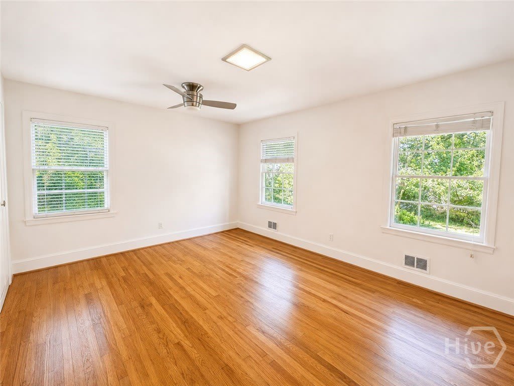 560 Riverview Road – photo 3