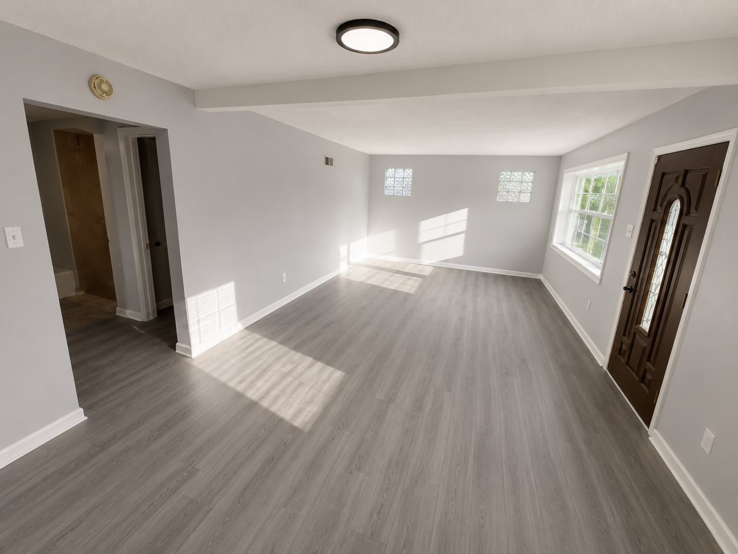 Renovated 2 Bed Finished Basement 1 5 Bath Half Off Deposit All Housing Vouchers Welcome – photo 2