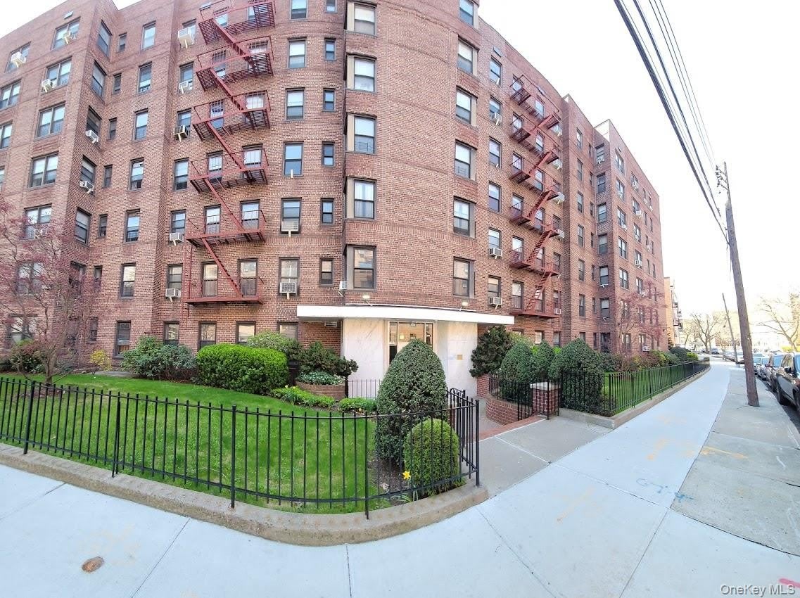 141-60 84th Road – photo 1