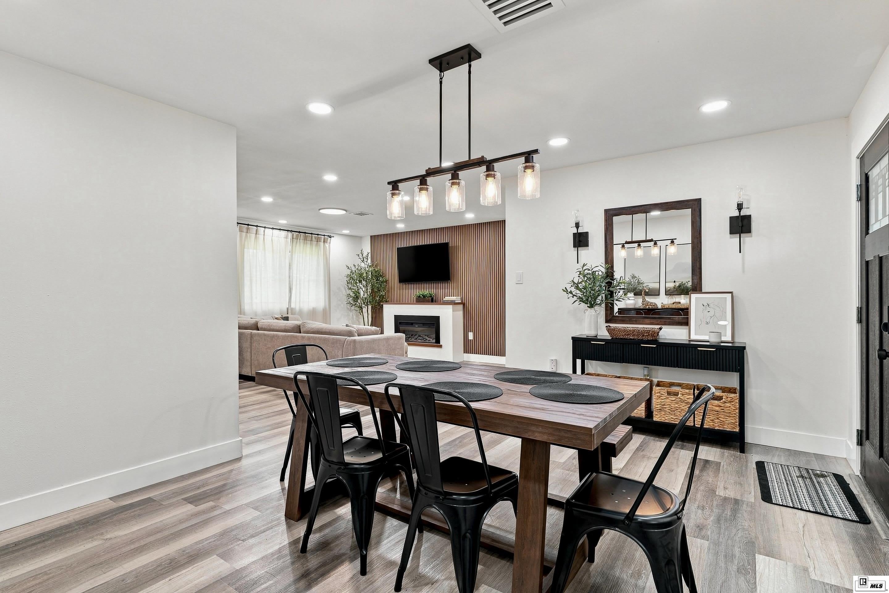 209 JONES STREET – photo 4