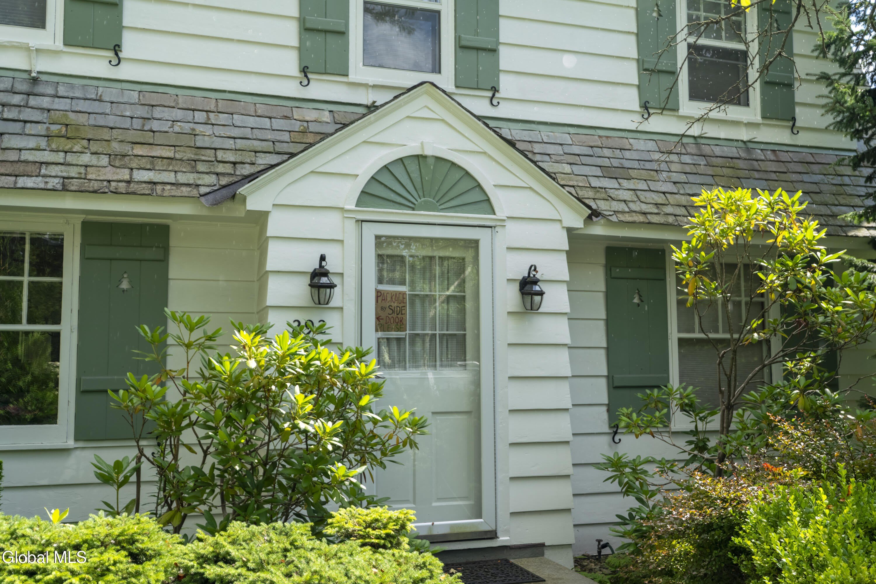 292 Lake Avenue – photo 3