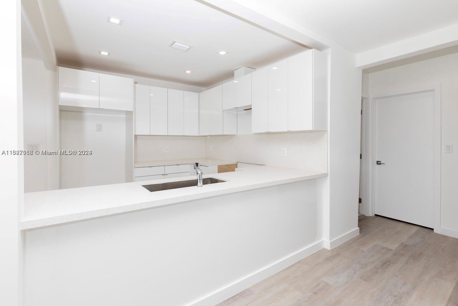 3015 Southwest 69th Avenue – photo 5