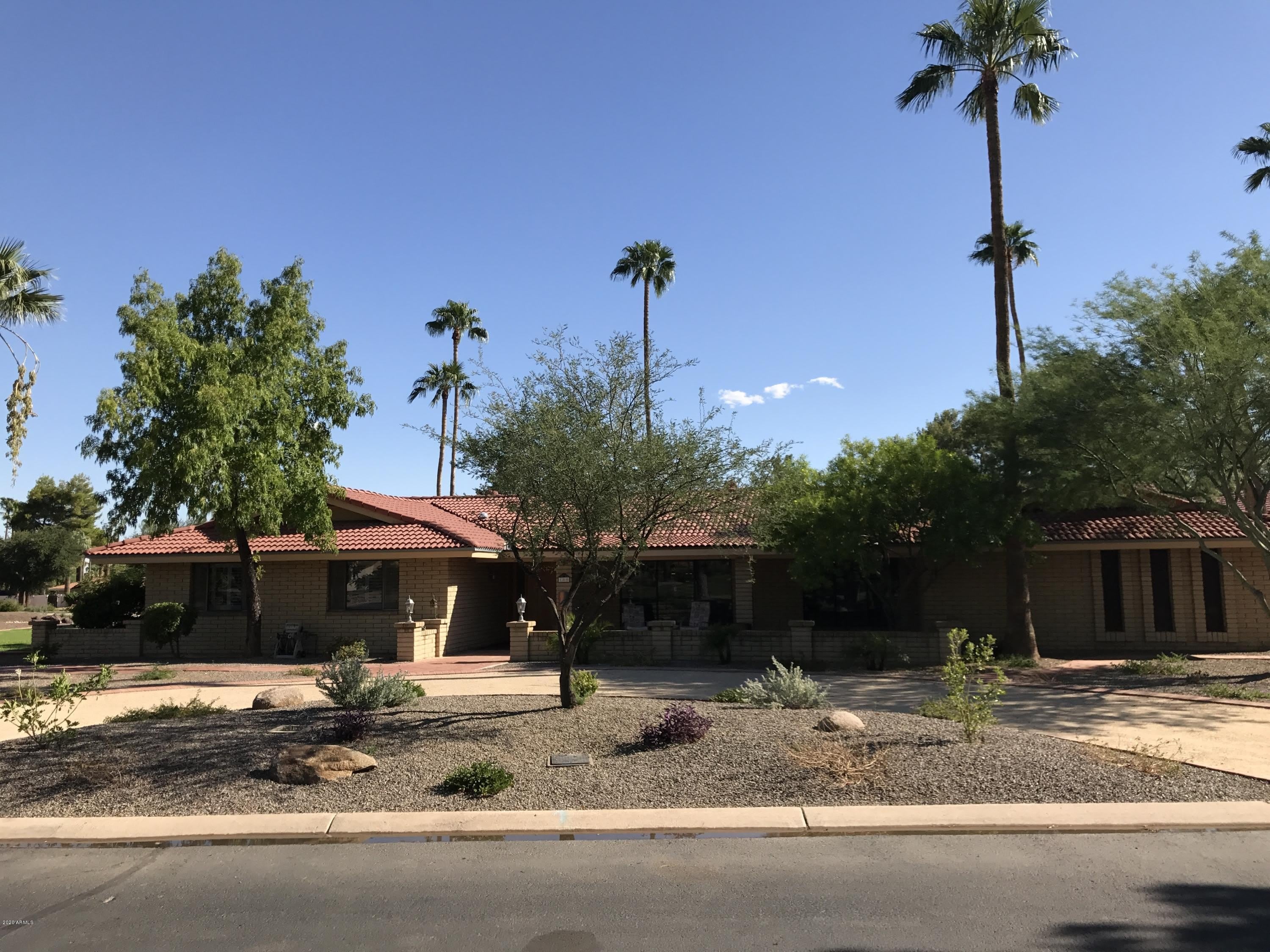 185 E CERCADO Lane – photo 1