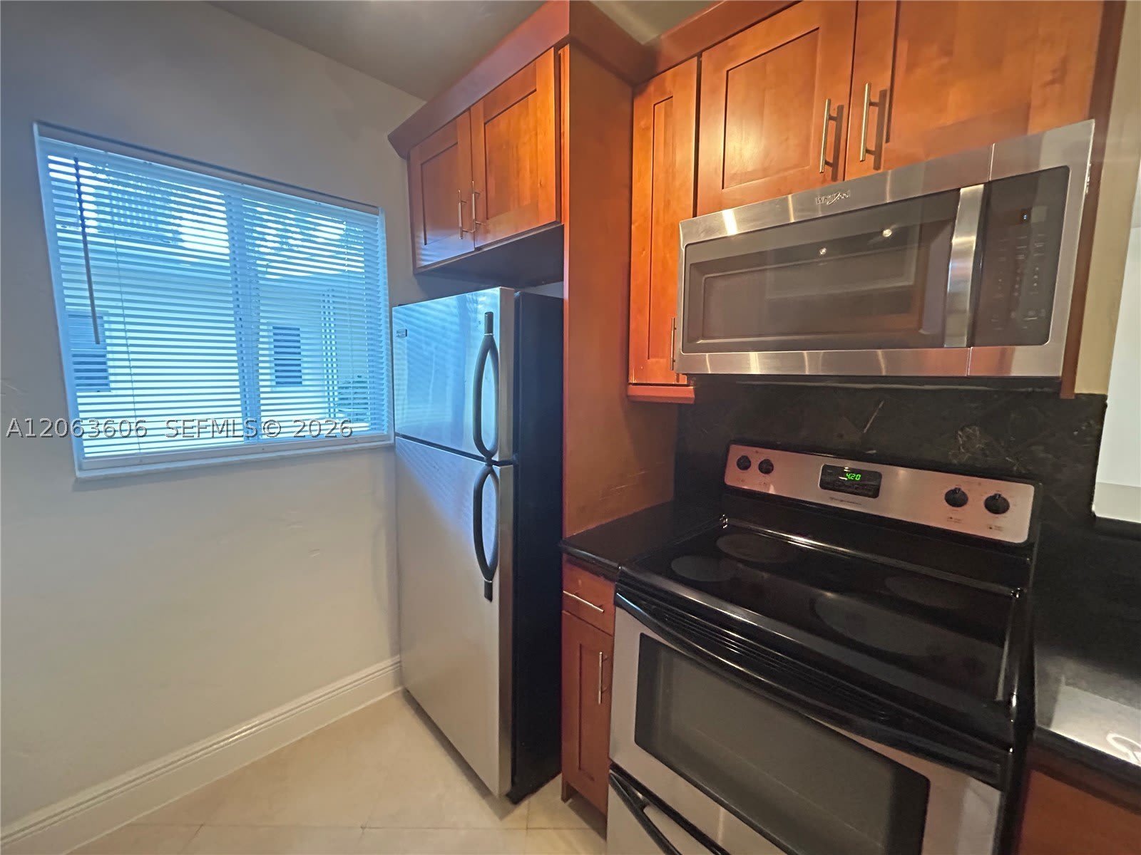 2880 PINE TREE DR – photo 4