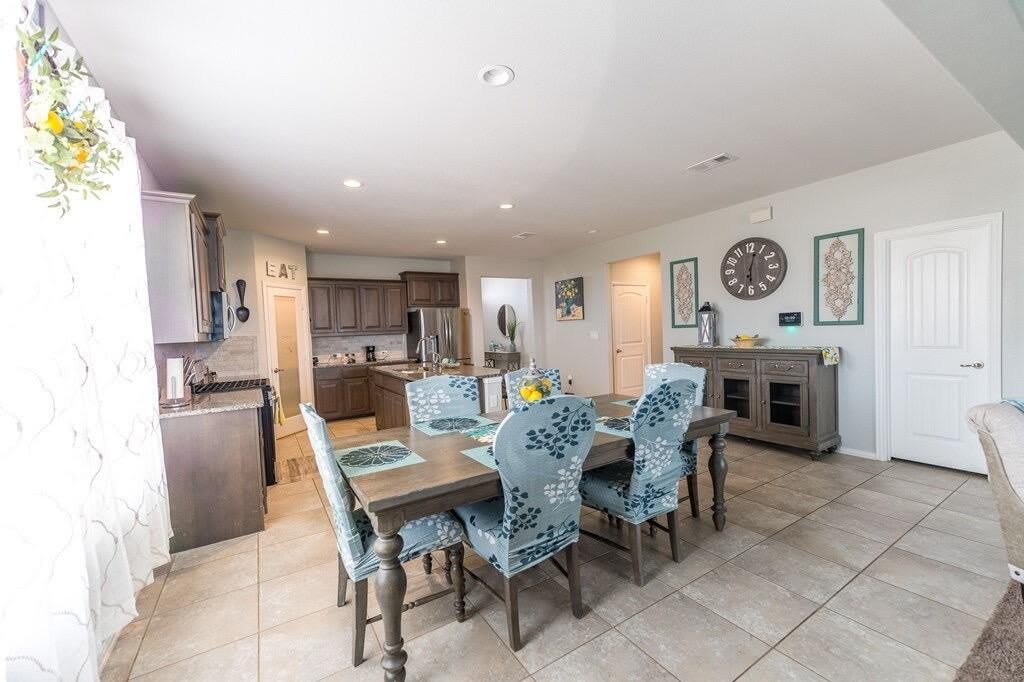 6825 Jamestown St – photo 3