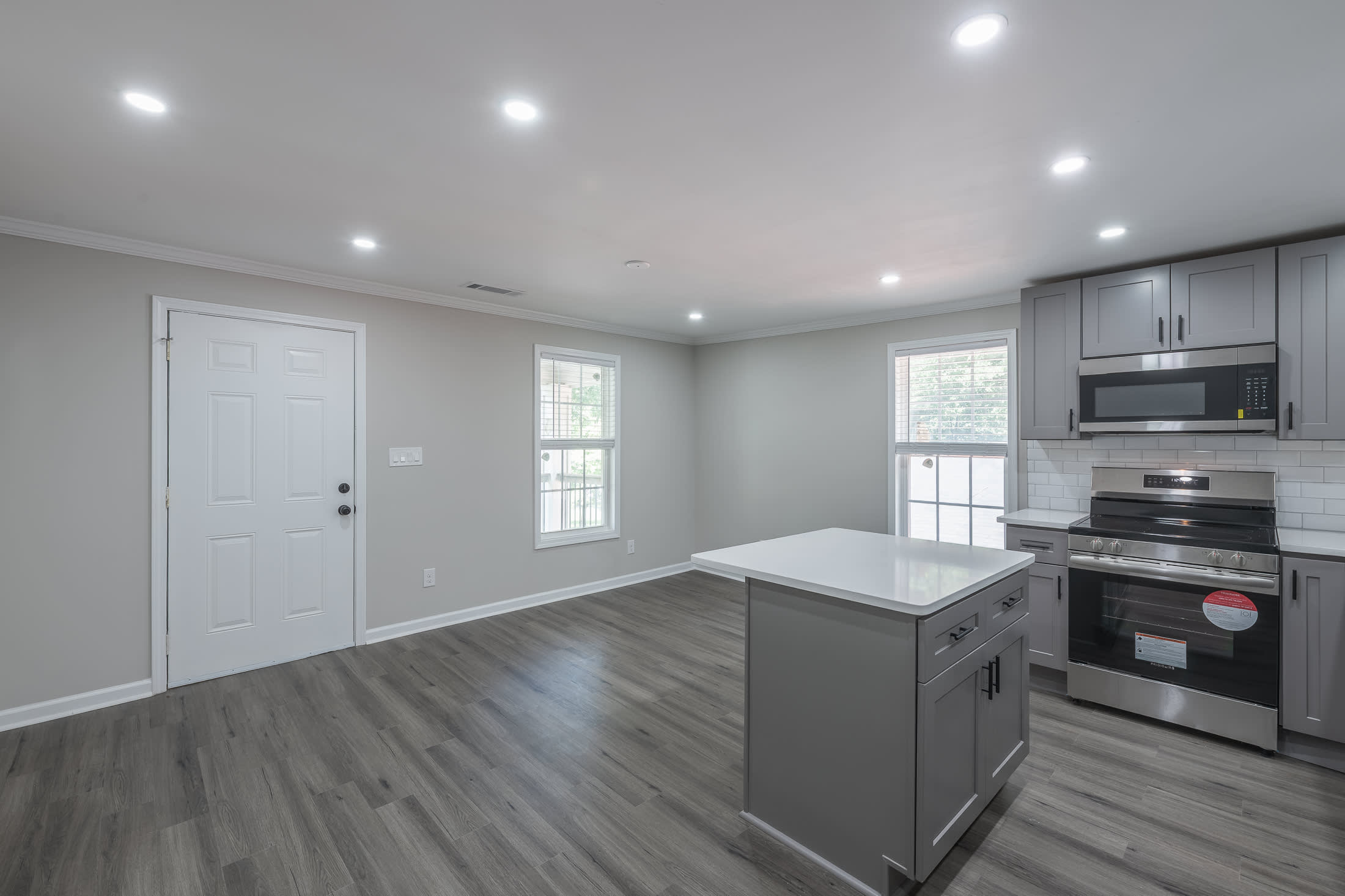 1861 Lyle Avenue – photo 4