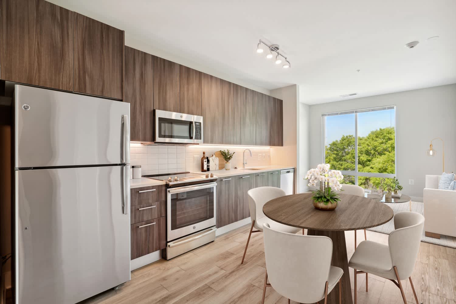 Modern On M – photo 4