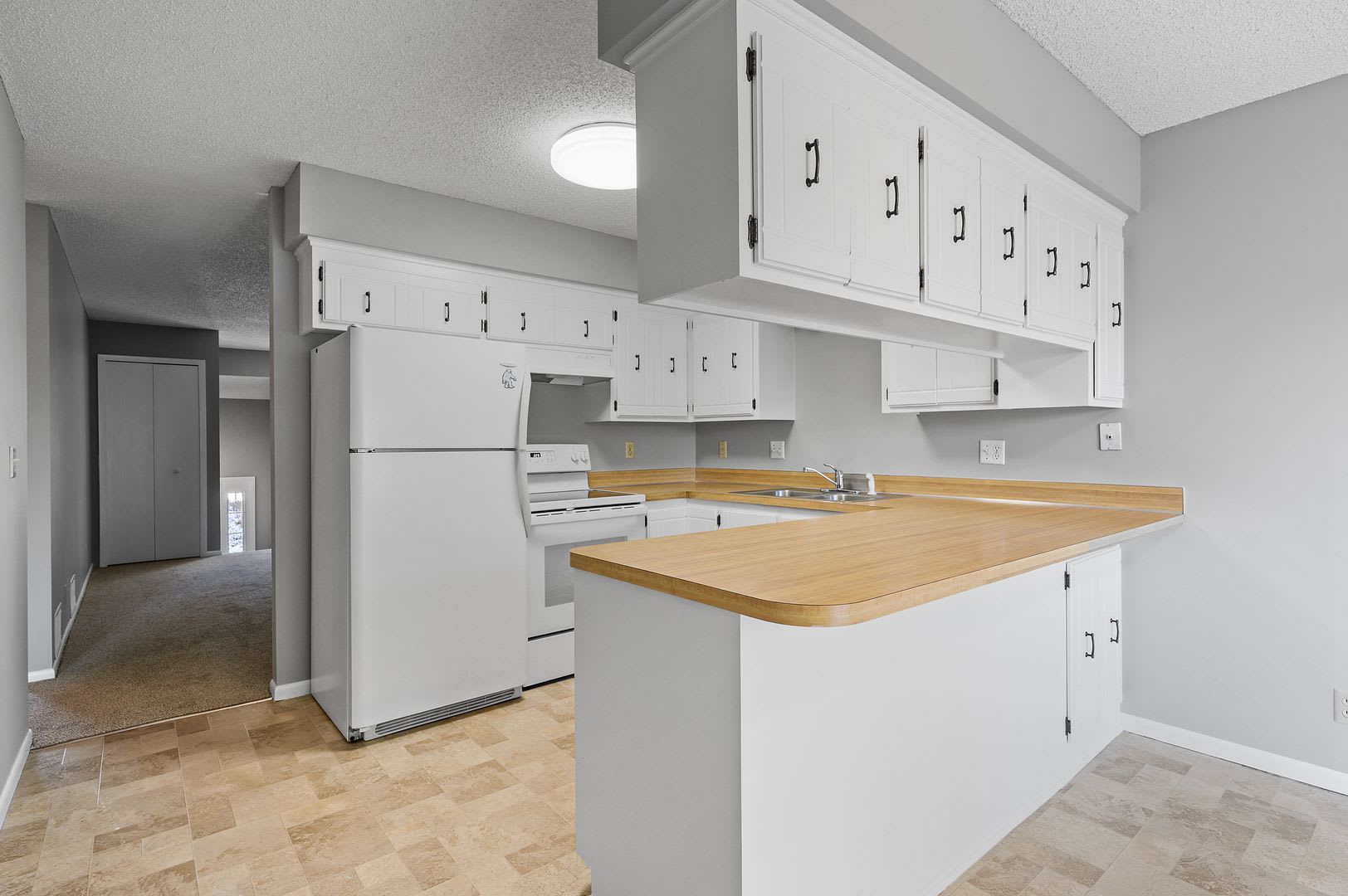 3BR/2Bath Townhome Available Early Sept! – photo 4
