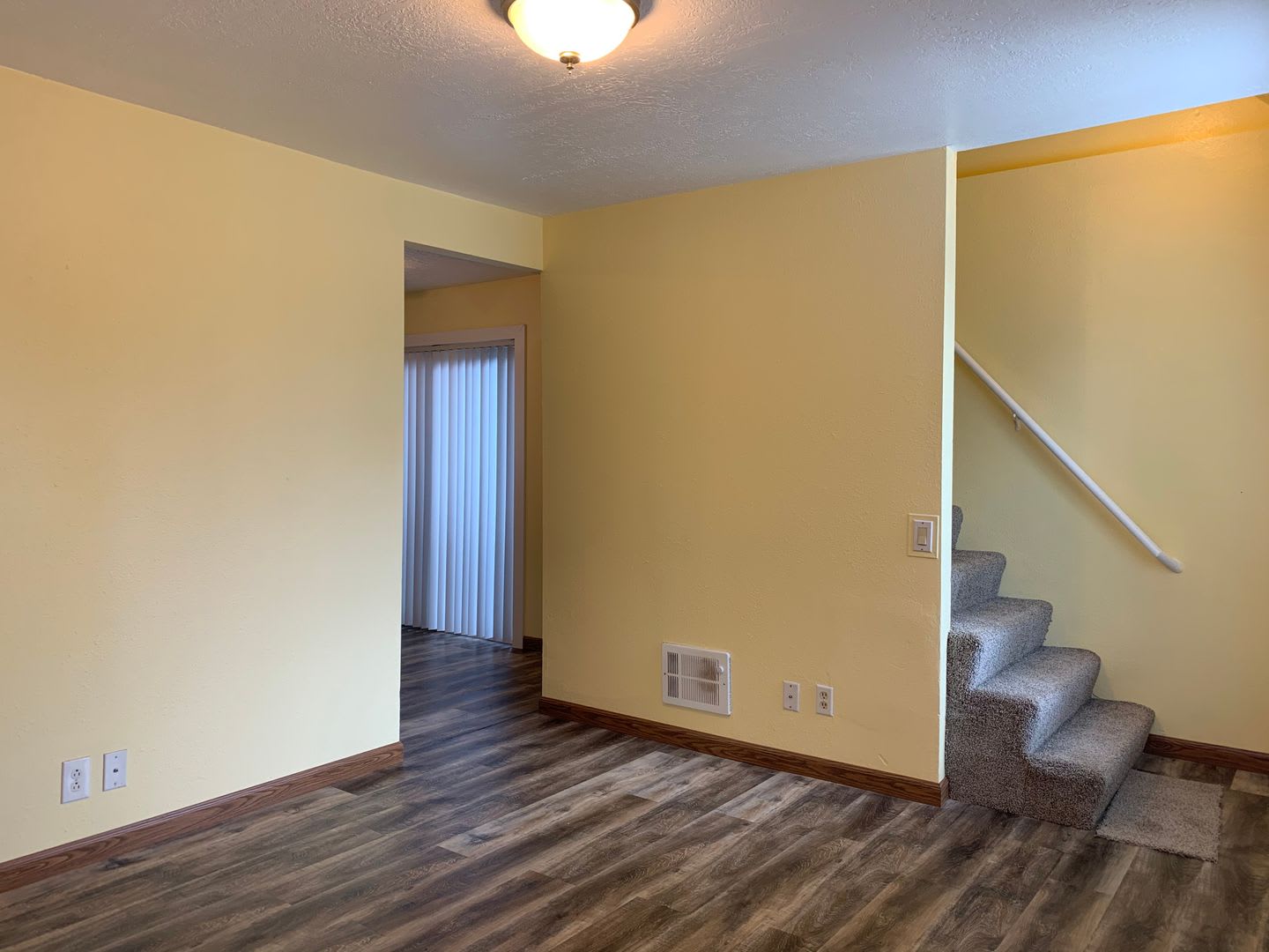 3 Bed 2 Bath Home Easy Freeway Access Great Location – photo 3