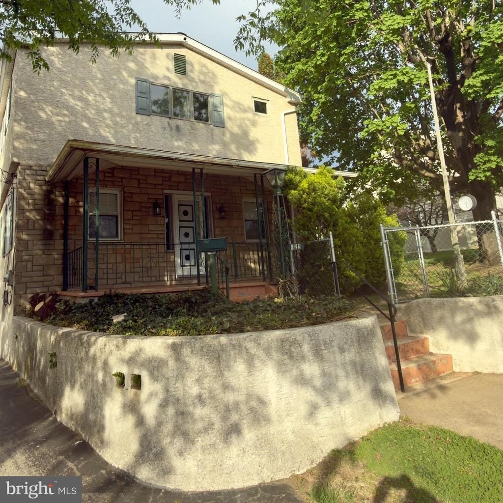 422 W 6TH AVENUE – photo 2