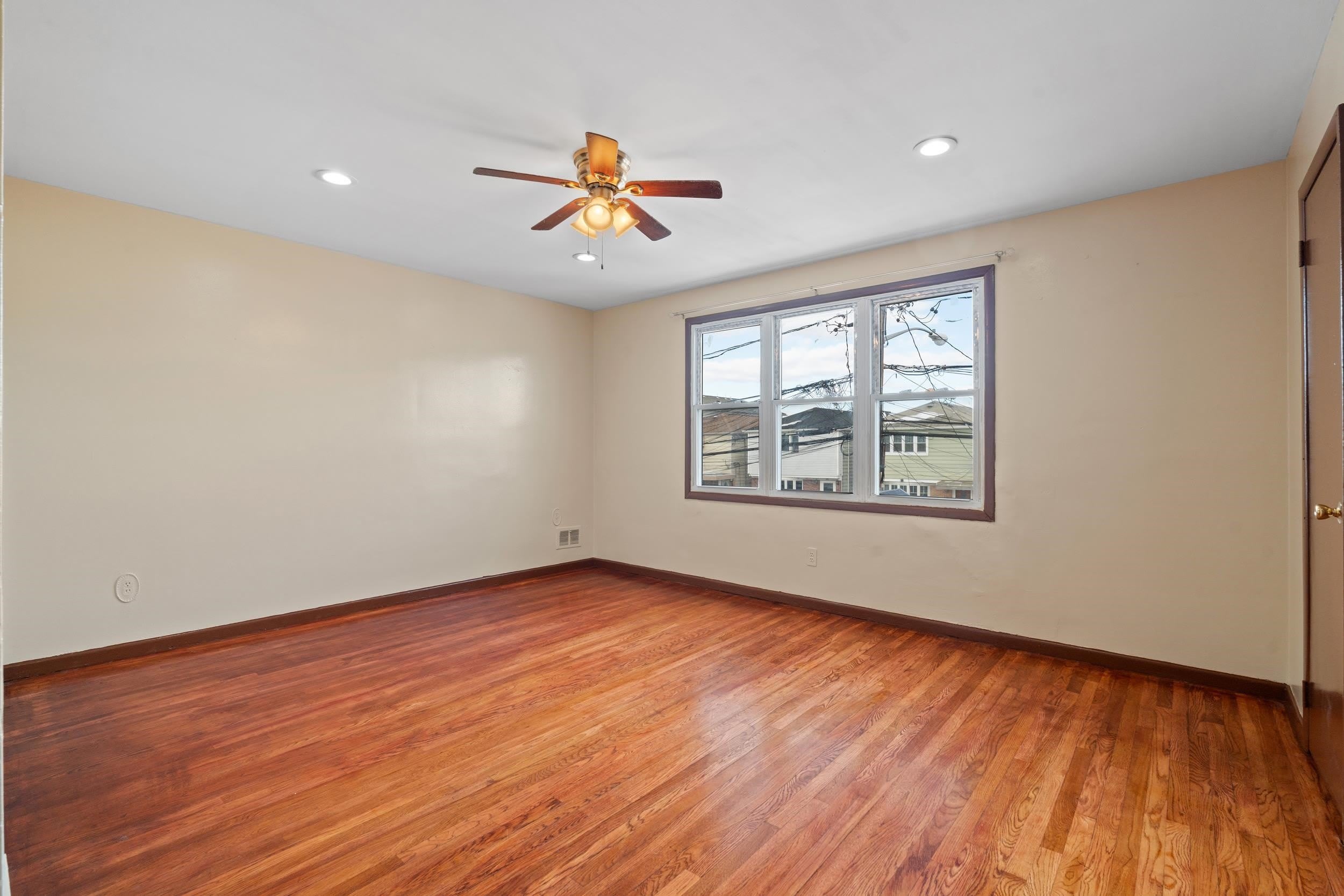 387 CATOR AVE – photo 3
