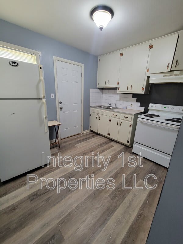 2216 State Ave – photo 3
